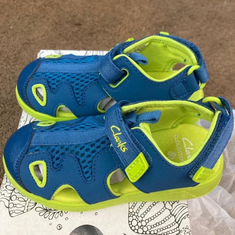 Clarks toddler Sandals size 7 1/2